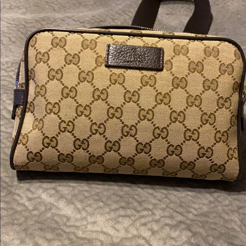 **SOLD** Gucci fanny pack (sm)